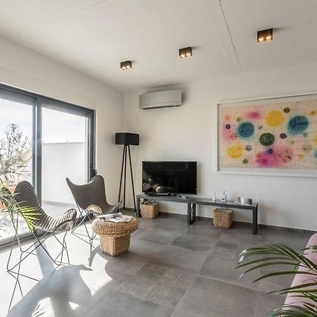 Holiday Home Lolina,Sea On A Palm! Heated Pool Trogir Exterior foto